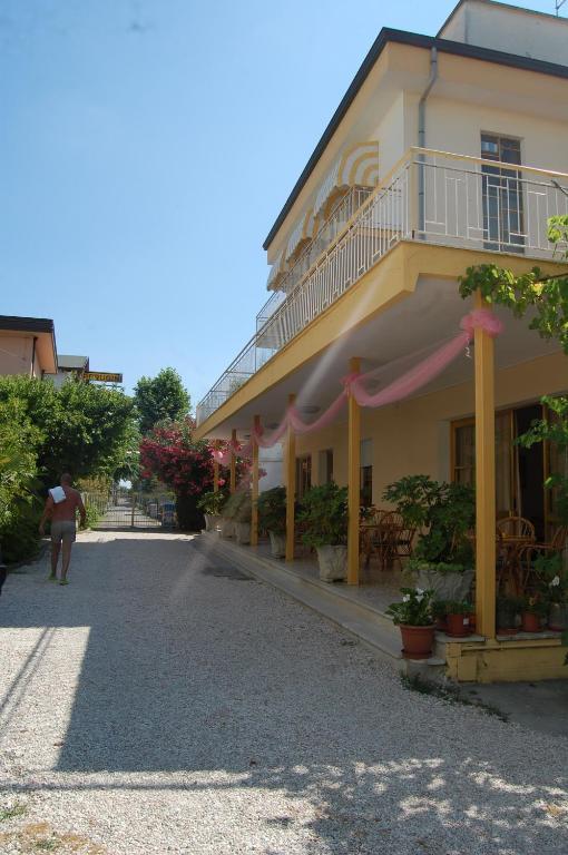Hotel Perugini Marebello Zewnętrze zdjęcie